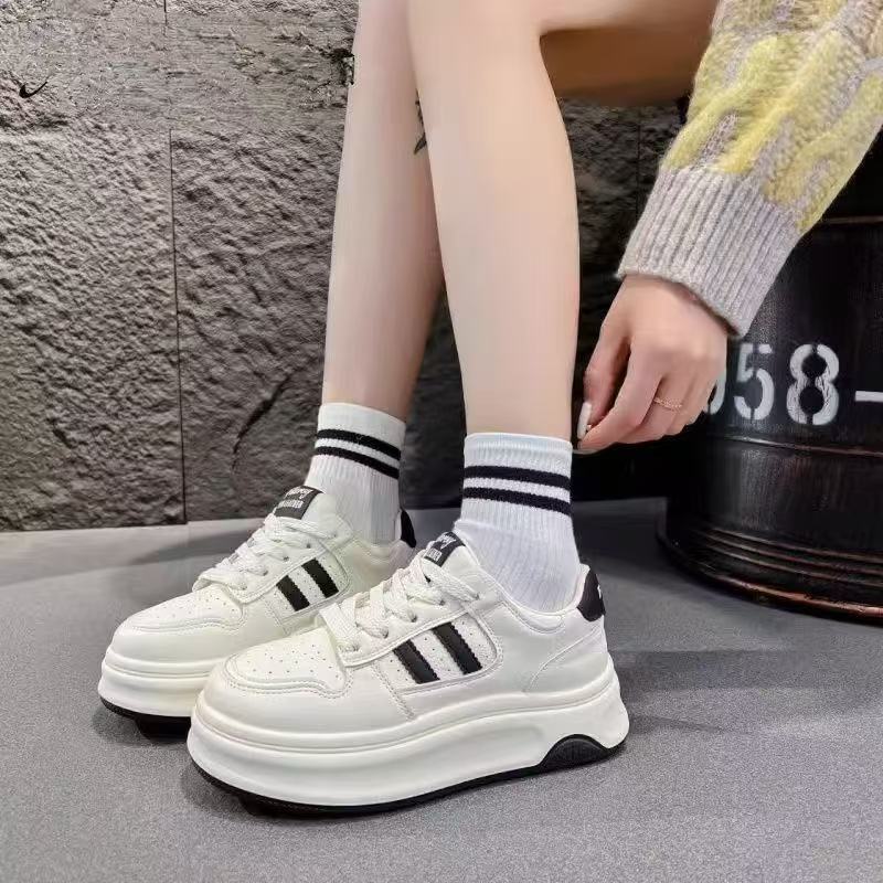 Damen Sportliche Sneaker mit trendigem Plateau-Design und atmungsaktiver Mesh-Oberfläche R&B