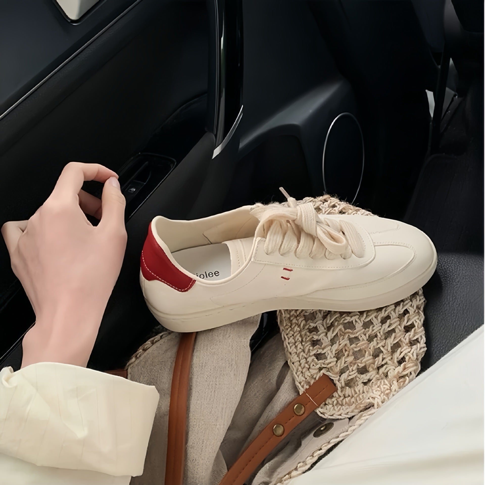 Damen Sportliche Sneaker mit minimalistischer Silhouette und atmungsaktiver Oberflächenstruktur