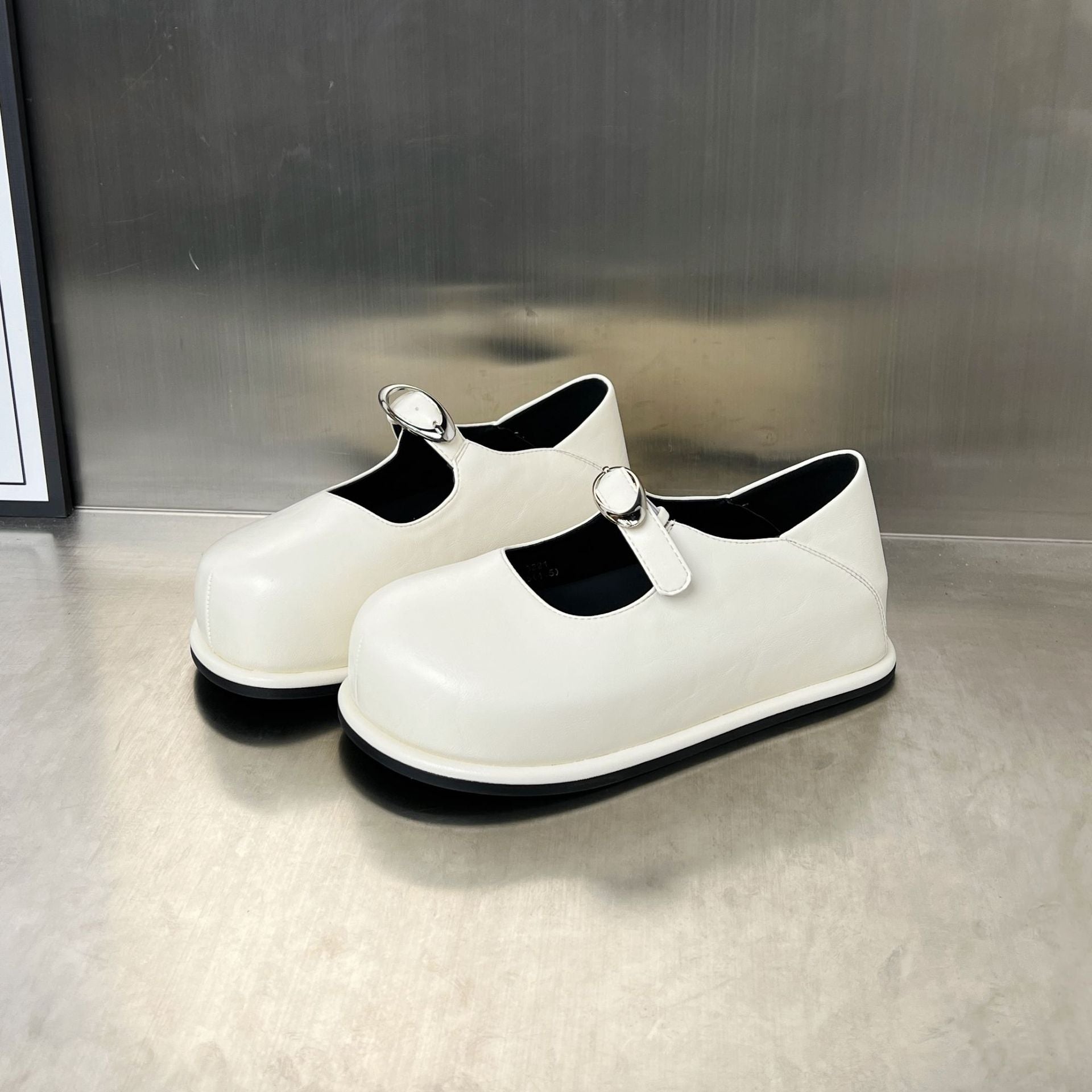 Damen Komfortable Clogs mit stilvollem Riemen und robustem Fußbett R&B