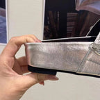 Damen elegante Slipper mit dekorativem Schmuckdetail R&B