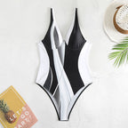 Damen Einteiler Badeanzug mit modernem Schnitt und grafischem Design R&B