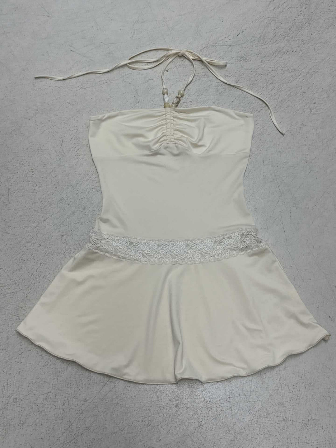 Damen stilvolles Badeoutfit mit gerafftem Oberteil und Spitzenbesatz R&B