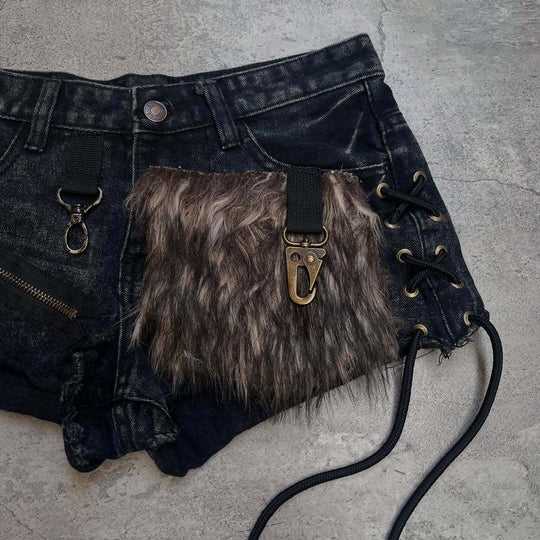 Damen Modische Denim-Shorts mit einzigartigen Lacing-Details und Kunstfell-Applikation R&B