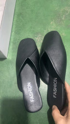 Damen offene Slipper mit modernem Kreuzschnitt und komfortabler Innensohle EB