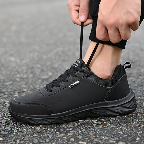 Herren nan schlanker City-Sneaker mit wasserabweisender Kunstlederoberfläche, stoßabsorbierender EVA-Zwischensohle und gepolstertem Fersenkragen R&B