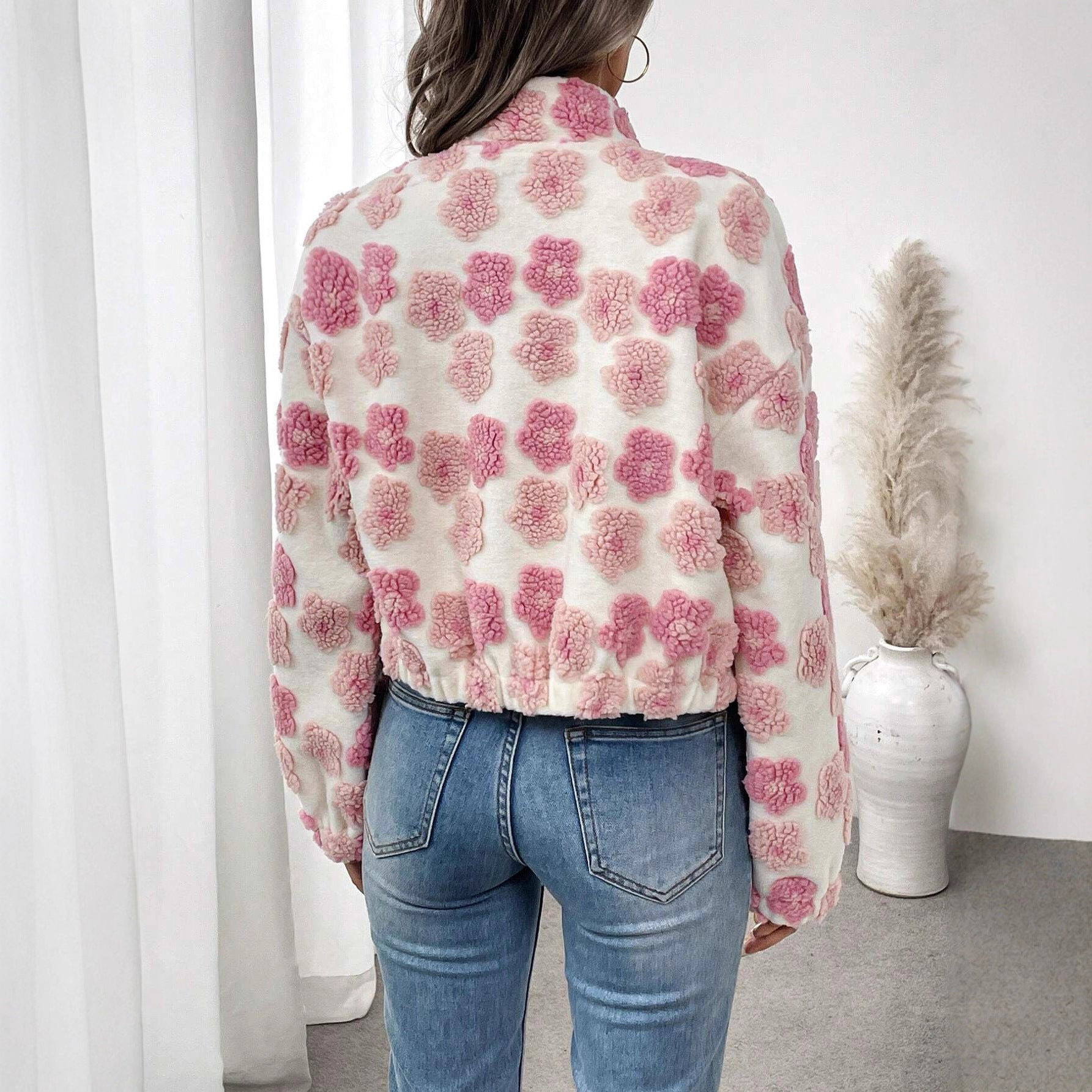 Damen Kuscheljacke mit floralem Relief-Design und Stehkragen R&B