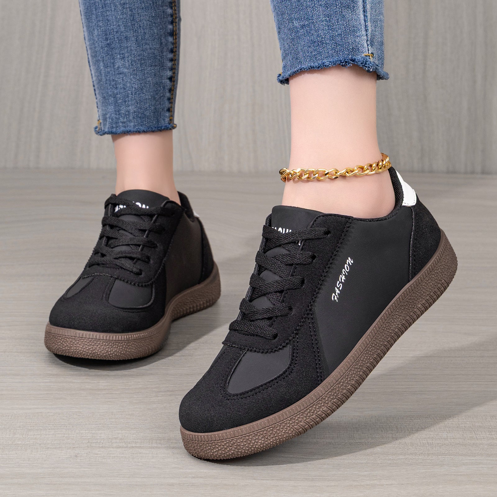 Damen Freizeitsneaker mit rutschfester Sohle und atmungsaktivem Obermaterial R&B