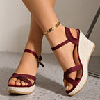 Damen Wedge-Sandalen mit verstellbarem Riemen und dekorativem Anhänger R&B