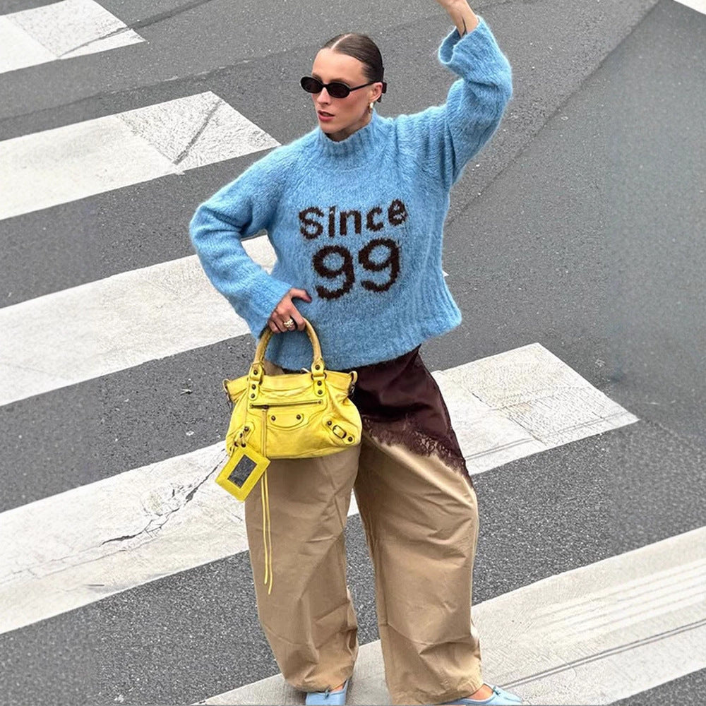 Damen Oversized Strickpullover mit hohem Kragen und einzigartigem Schriftzug R&B