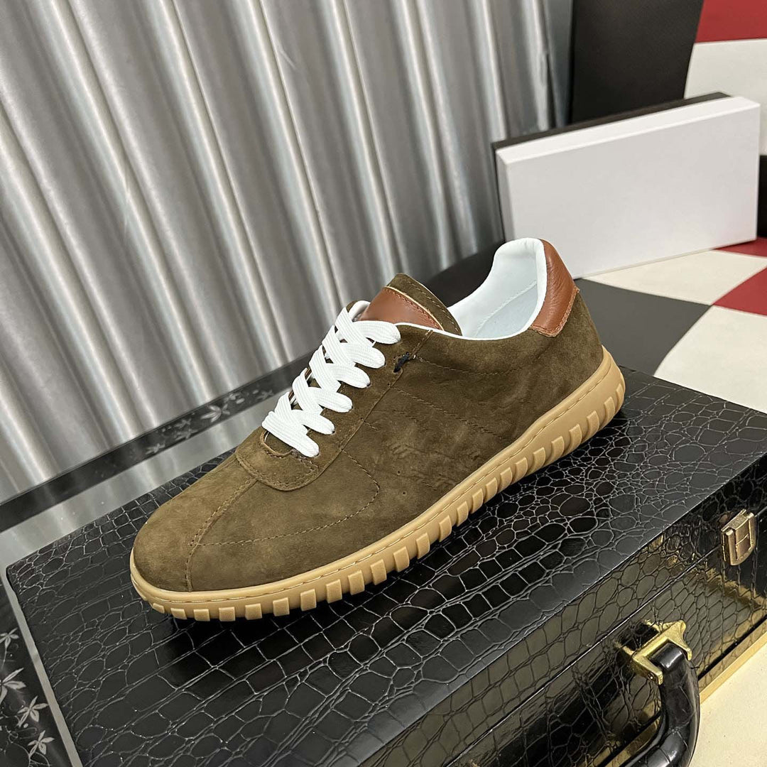 Damen Sportliche Sneakers aus weichem Wildleder mit eleganten Lederakzenten R&B