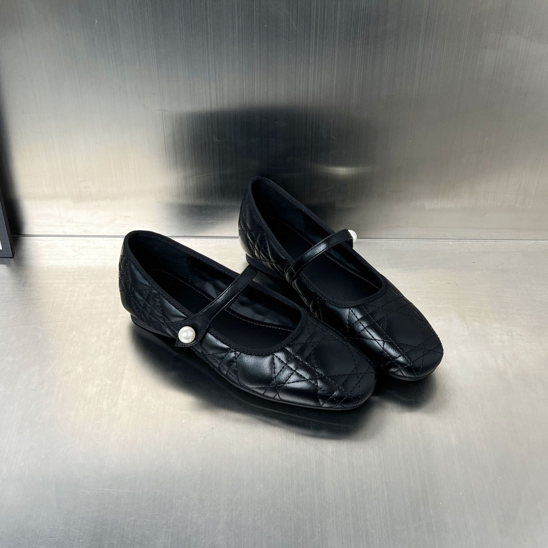 Damen elegante Ballerinas mit hochwertiger Lederoberfläche und modischen Riemen R&B