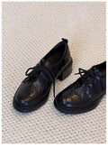 Damen Elegante Schnürschuhe mit modernem Blockabsatz und glänzender Oberfläche