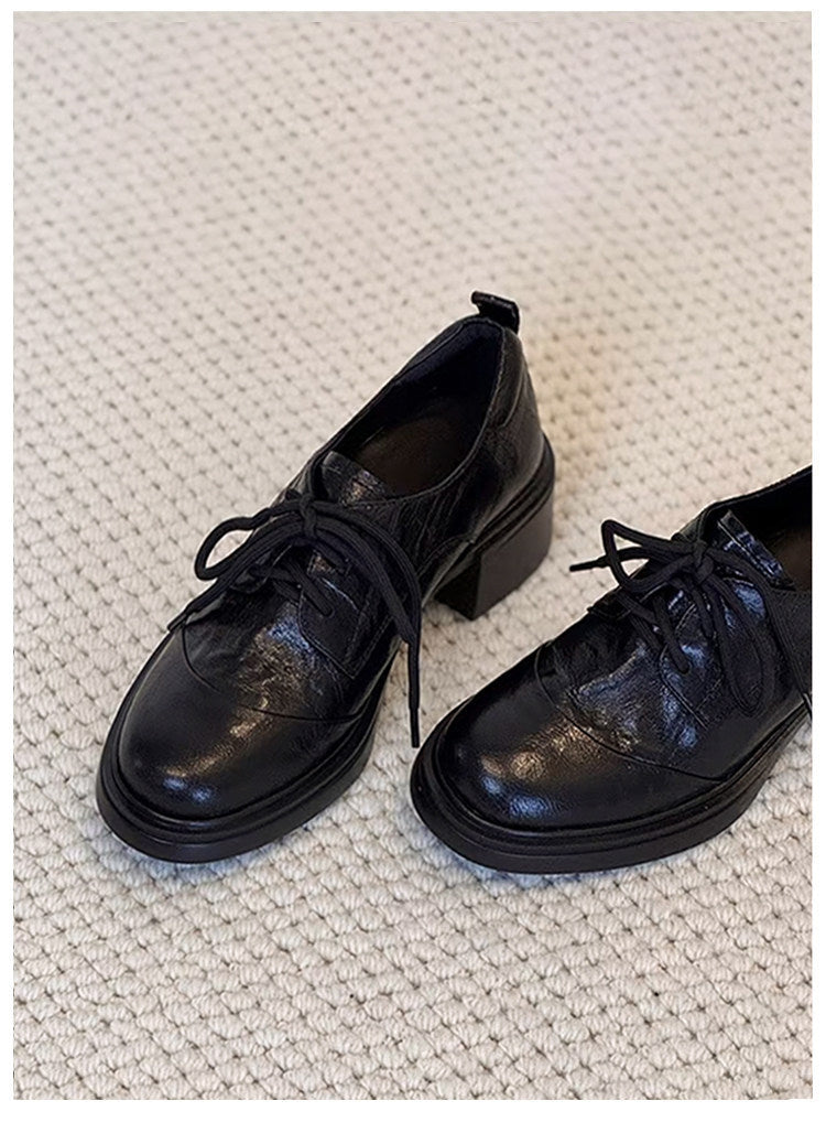 Damen Elegante Schnürschuhe mit modernem Blockabsatz und glänzender Oberfläche