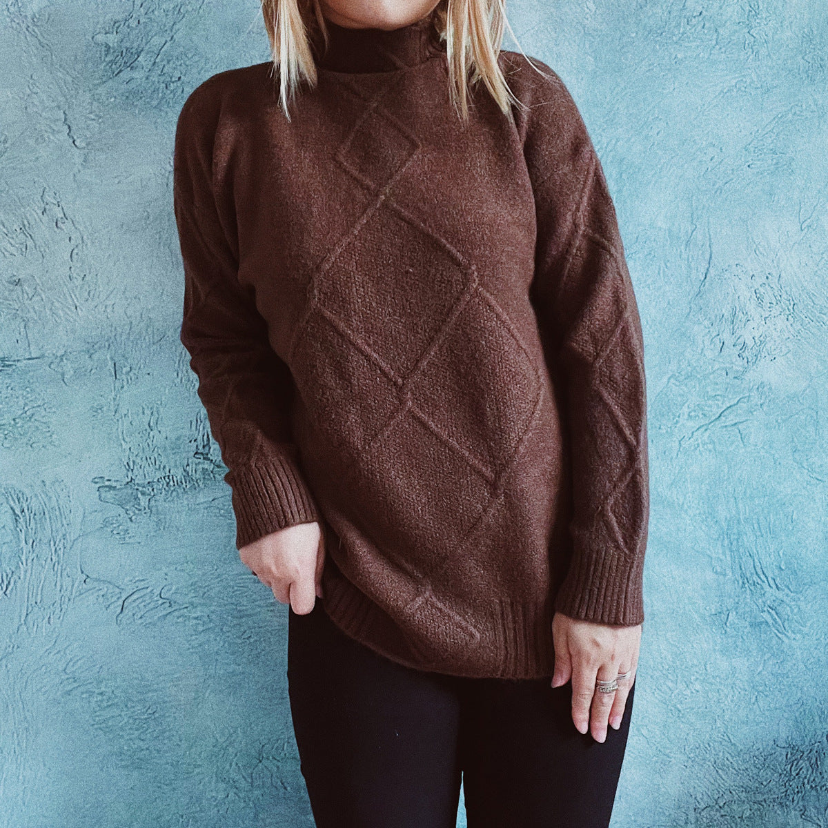 Damen Grobstrickpullover mit elegantem Rautenmuster und hohem Kragen R&B