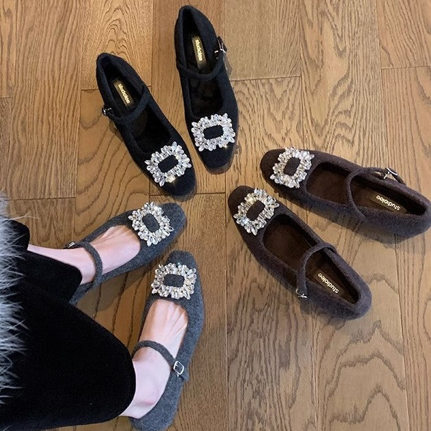 Damen Ballerina-Schuhe mit funkelnden Strassdetails und nostalgischem Riemenverschluss