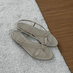 Damen flache Sandalen mit verstellbarem Riemendesign und luxuriösen Akzenten R&B