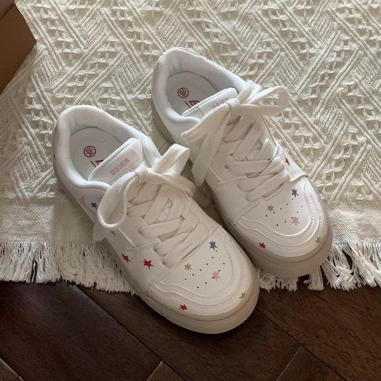 Damen Sneakers mit bunten Stern-Applikationen und bequemer Sohle R&B