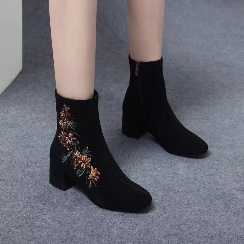 Damen Elegante Stiefeletten mit floraler Stickerei und modischem Blockabsatz