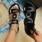 Damen modische Riemensandalen mit verstellbaren Riemen und dekorativen Metallakzenten R&B