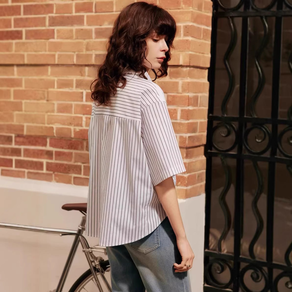 Damen Modisches Polo Shirt mit trendigen Streifen und Reißverschluss R&B