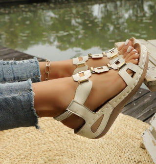 Damen modische Sandalen mit dekorativem Riemendesign und elegantem Schmuckdetail R&B