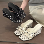Damen Wedge-Sandalen mit verspieltem Punkten-Design und elegantem Schleifen-Detail EB
