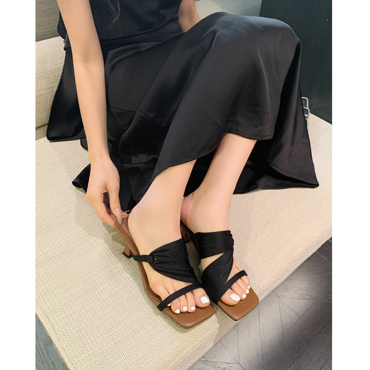 Damen elegante Slides-Sandalen mit Rüschen-Detail