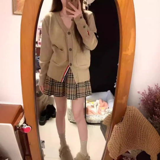Damen Strickjacke mit hohen Taschen und grafischen Akzenten R&B