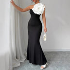Damen figurbetontes Maxikleid mit asymmetrischem Design und dekorativer Blütenapplikation R&B