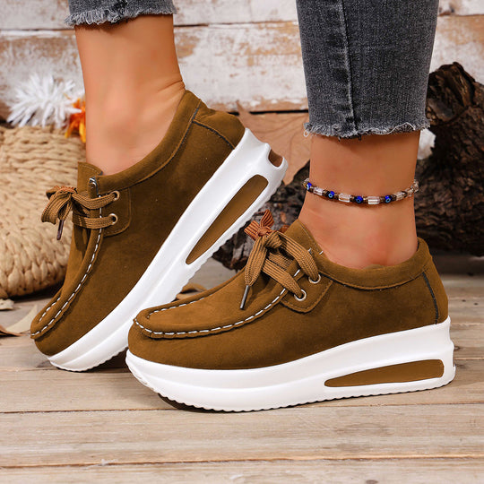 Damen Sneakers mit luxuriösem Wildleder und dezenter Plateau-Sohle R&B