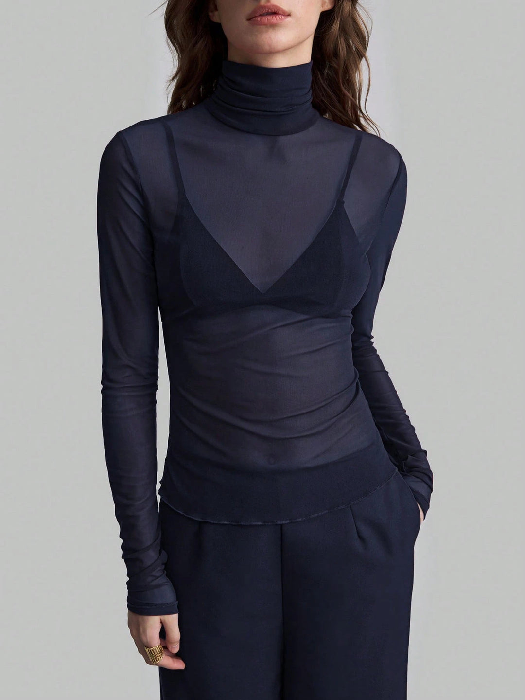 Damen Transparente Turtleneck-Bluse mit figurformendem Schnitt R&B