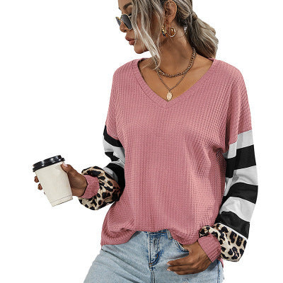 Damen modischer V-Ausschnitt Pullover mit gestreiften Ärmeln und Leopardenmuster R&B