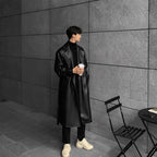 Herren modischer Longtrenchcoat aus hochwertigem Kunstleder mit elegantem Schnitt R&B