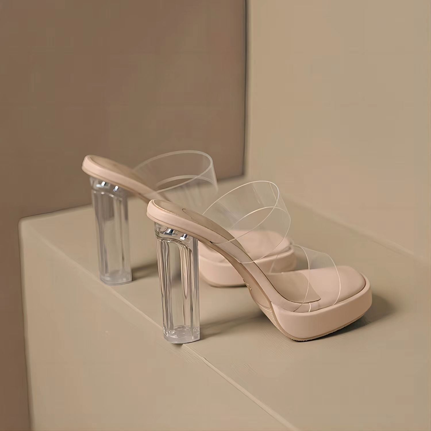 Damen Transparente High Heels mit klarem Absatz und eleganten Riemen
