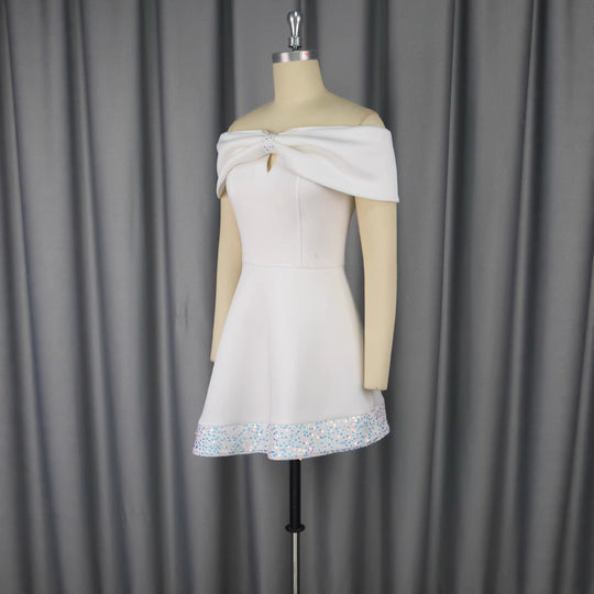 Damen Elegantes Cocktailkleid mit Off-Shoulder Design und verzierter Schleife R&B