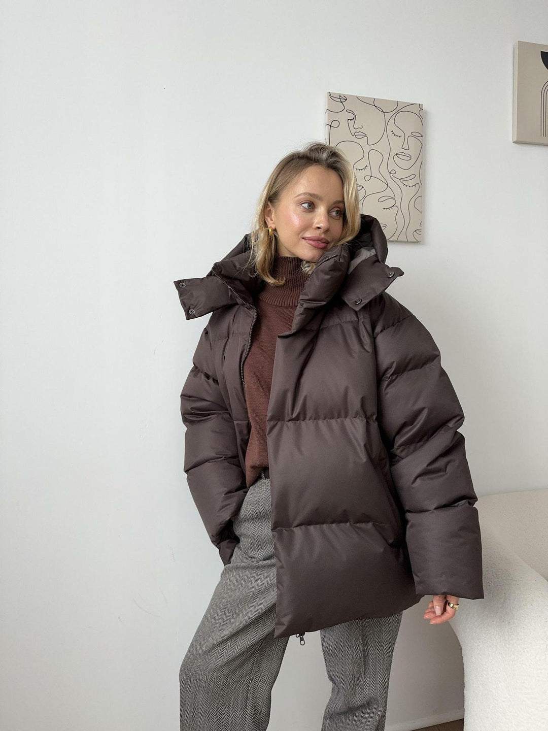 Damen sportliche Daunenjacke mit hohem Kragen und voluminösem Schnitt R&B