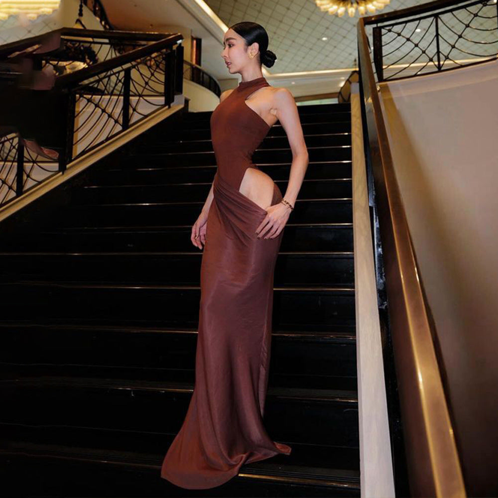 Damen Elegantes Cut-Out Maxikleid mit hohem Kragen und körpernaher Silhouette R&B