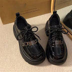 Damen Chunky Sneakers mit glänzender Oberfläche und modischem Anhänger R&B