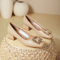 Damen elegante Pumps mit modischem Blockabsatz und funkelndem Schmuckdetail