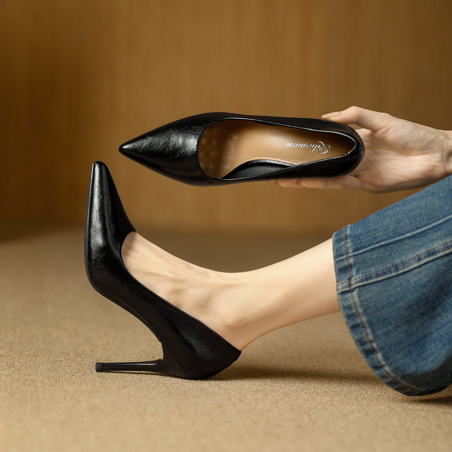 Damen elegante spitze Pumps mit hochwertiger Lederoberfläche