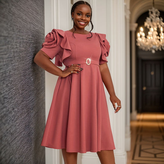 Damen Kleid mit voluminösen Rüschensäumen und eleganter Taillenschließe R&B