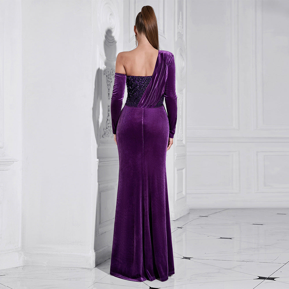Damen Samt Abendkleid mit asymmetrischem Ausschnitt und eleganter Drapierung R&B