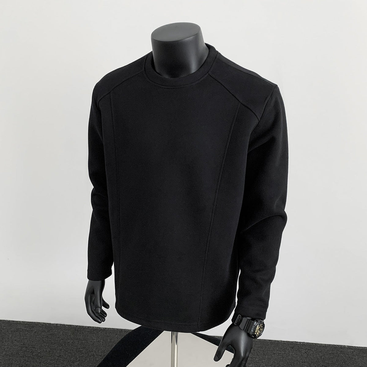 Herren nan taillierter Rundhals-Sweater aus dichtem Sweatstoff mit flachen Ziernähten und Raglanärmeln R&B
