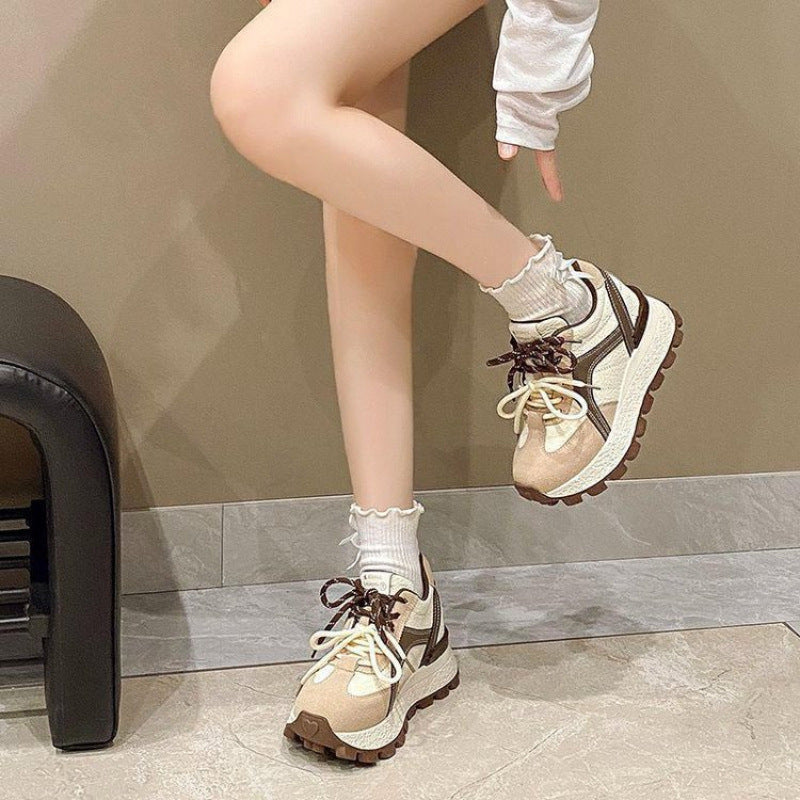 Damen Sportliche Sneakers mit hohem Plateau und trendiger Schnürung R&B
