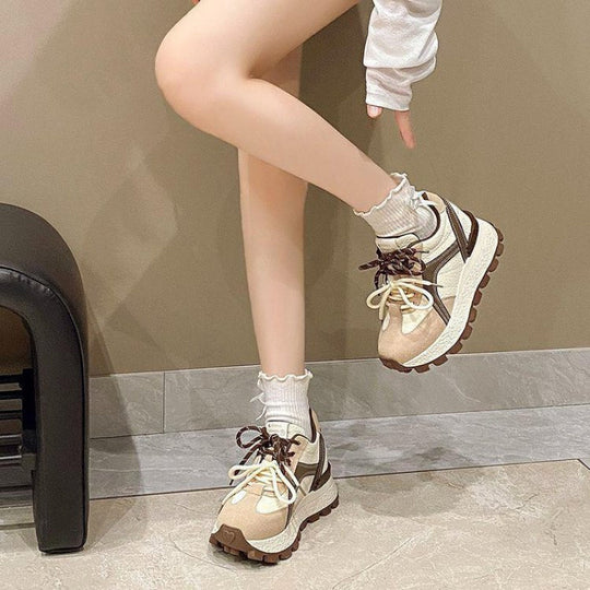 Damen Sportliche Sneakers mit hohem Plateau und trendiger Schnürung R&B