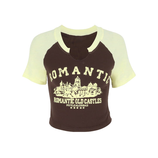 Damen cropped T-Shirt mit einzigartigem Ausschnitt und fröhlichem Grafikdesign R&B