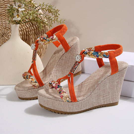 Damen Wedge-Sandalen mit geflochtenem Riemen und elegantem Schmuckdetail R&B