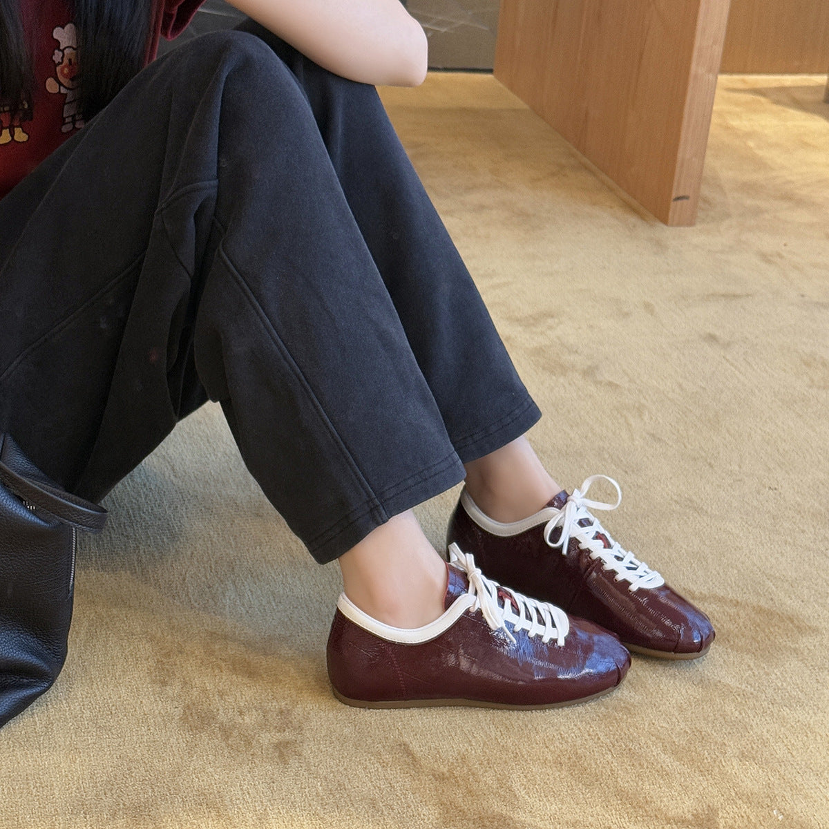 Damen modische Sneaker mit glänzender Oberfläche und robustem Design