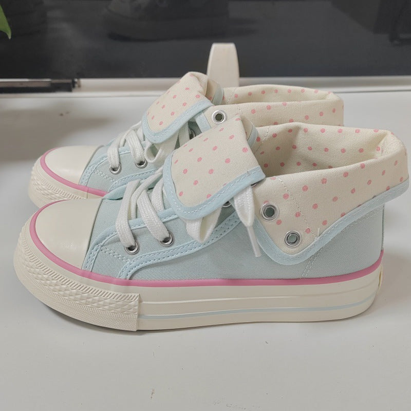 Damen Verspielte Sneakers mit abklappbarem Kragen und punktiertem Innenfutter