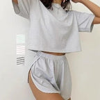 Damen lässiges Kurzarmset mit gestreiftem Design und seitlichen Schlitzen R&B